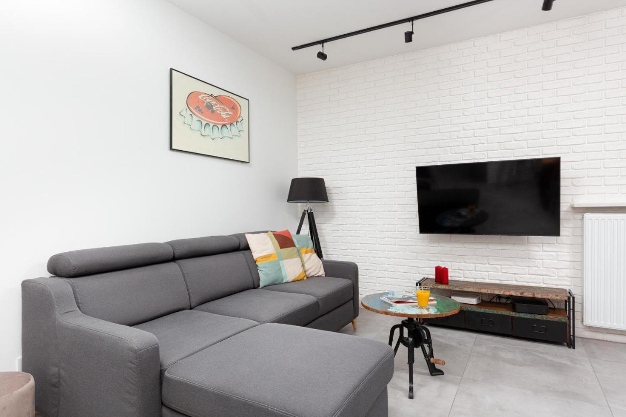 City Center Apartments Grzybowska With Parking By Noclegi Renters Varsóvia Exterior foto