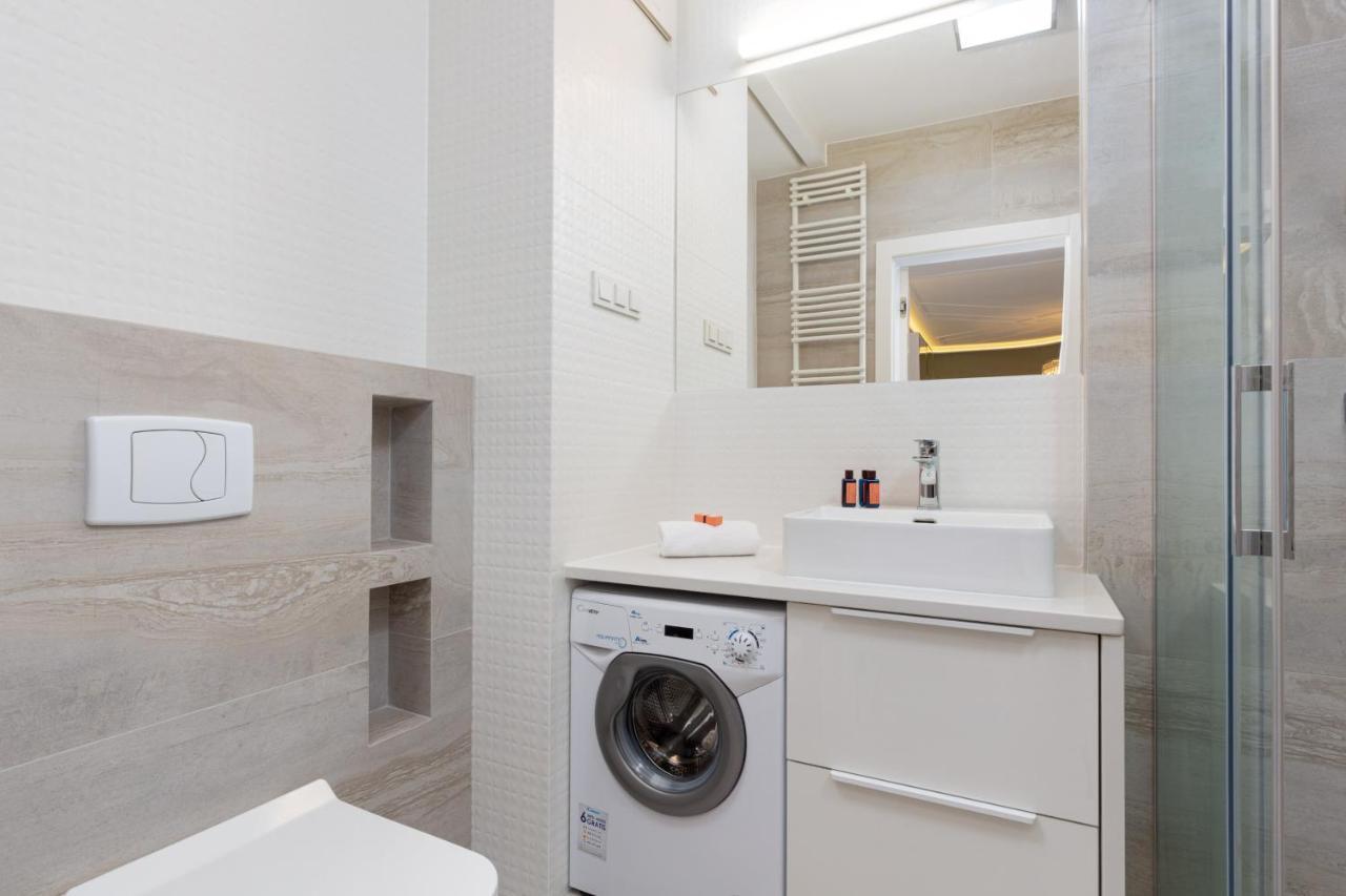 City Center Apartments Grzybowska With Parking By Noclegi Renters Varsóvia Exterior foto