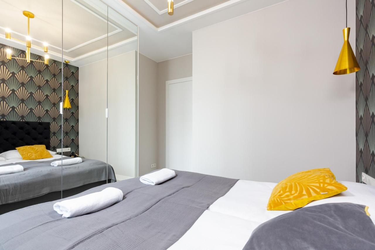 City Center Apartments Grzybowska With Parking By Noclegi Renters Varsóvia Exterior foto