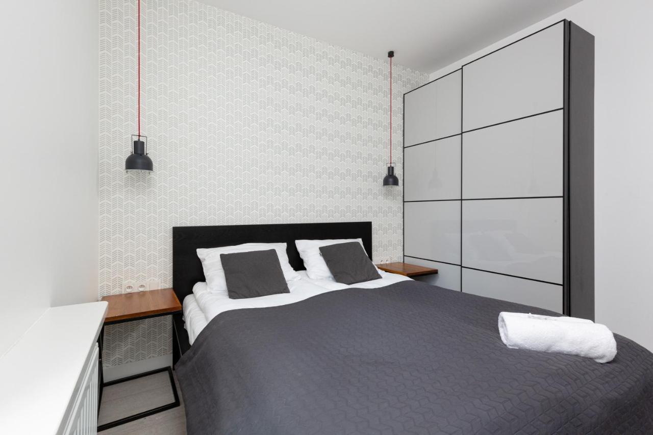 City Center Apartments Grzybowska With Parking By Noclegi Renters Varsóvia Exterior foto